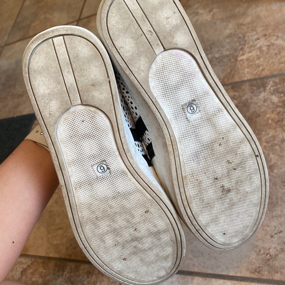 Sneakers - Picture 4 of 4